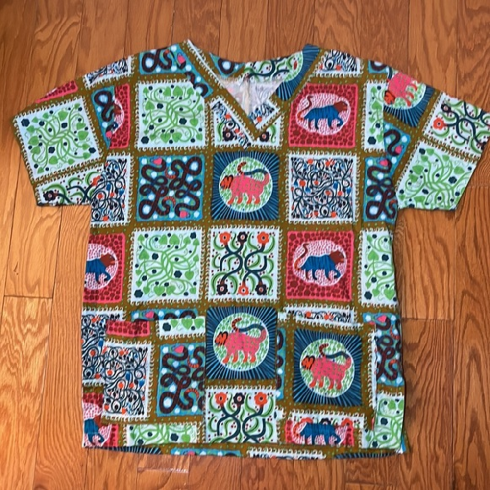 Scrubs Top‎ Large